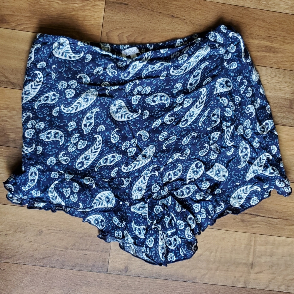 Patrons of Peace Blue Paisley "Wrap" Shorts Size Large
